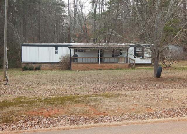 Property at 324 Pinetree Rd, Toccoa, GA 30577, 2 beds, 1 bath