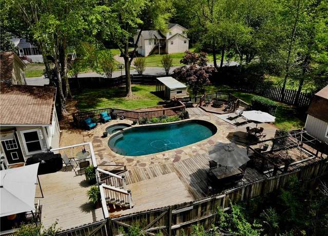 Property at 1643 Cumberland Trce, Acworth, GA 30102, 3 beds, 2 baths
