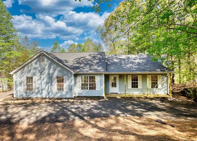 Property at 479 Lakeview Dr, Dahlonega, GA 30533, 3 beds, 2 baths