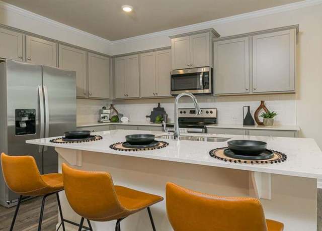 Property at 3050 Yellowhammer Dr, Marietta, GA 30064, 3 beds, 2.5 baths