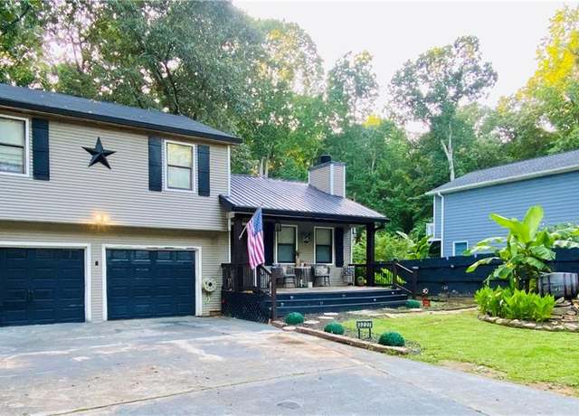 Property at 3227 Due West Rd, Dallas, GA 30157, 3 beds, 2 baths
