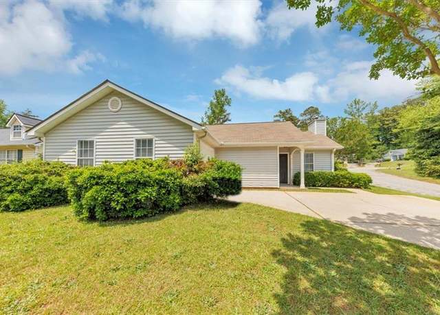 Property at 1626 Cobbs Creek Ln, Decatur, GA 30032, 2 beds, 2 baths