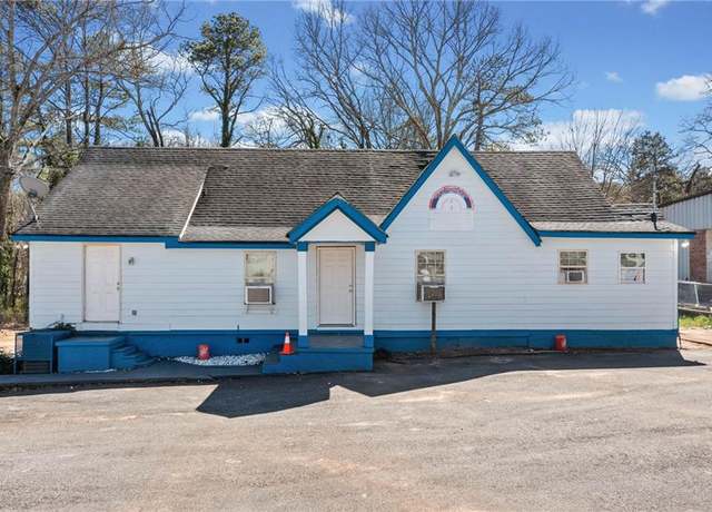 Property at 3375 Glenwood Rd, Decatur, GA 30032, 3 beds, 1.5 baths