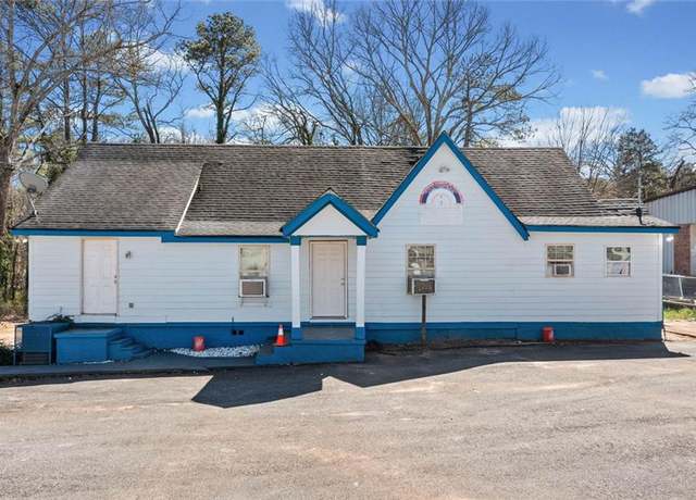 Property at 3375 Glenwood Rd, Decatur, GA 30032, 3 beds, 1.5 baths