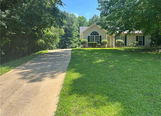 Property at 446 Hampton Green Dr, Lagrange, GA 30240, 3 beds, 2 baths