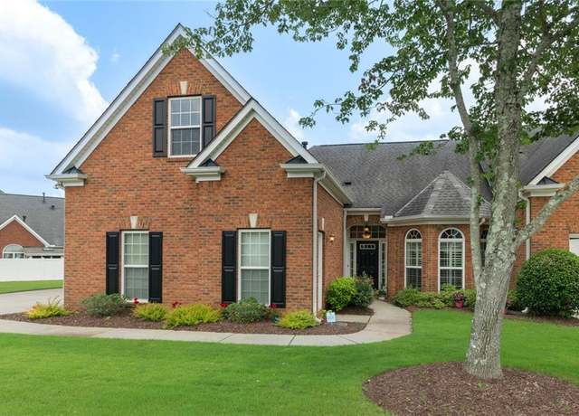 Property at 5250 Villa Lake Ct, Suwanee, GA 30024, 3 beds, 3 baths
