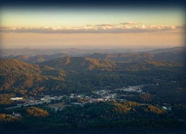 Property at 3 Raven Ridge Rd, Clayton, GA 30525