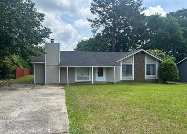 Property at 8922 Gatewood Cir, Jonesboro, GA 30238, 3 beds, 2 baths