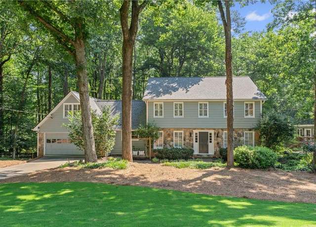 Property at 220 Hollyridge Dr, Roswell, GA 30076, 4 beds, 3.5 baths