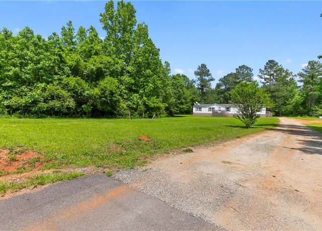 Property at 726 Nixon Rd, Senoia, GA 30276, 5 beds, 3 baths