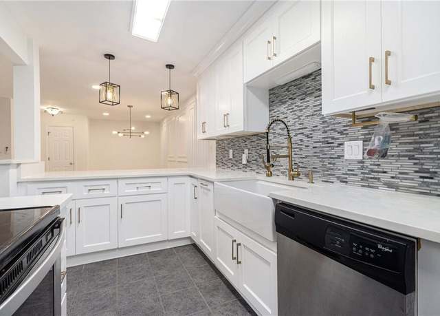 Property at 502 Brighton Pt, Atlanta, GA 30328, 3 beds, 2 baths