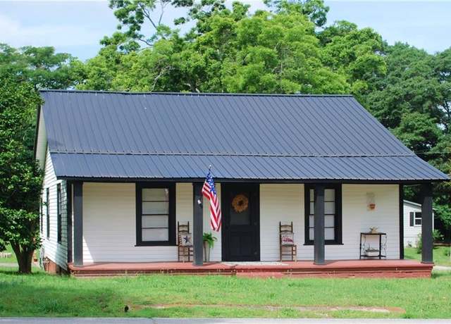 Property at 99 Hickory St, Commerce, GA 30529, 2 beds, 1 bath