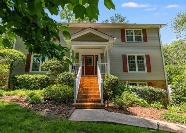 Property at 9041 Par Dr, Douglasville, GA 30134, 5 beds, 3 baths