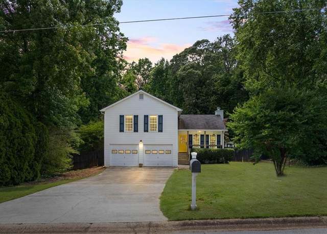Property at 4255 Hidden Meadow Cir, Sugar Hill, GA 30518, 3 beds, 2 baths