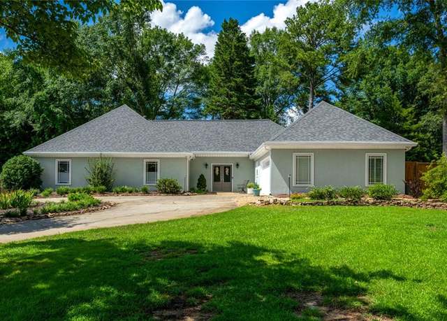 Property at 4016 Dover Ave, Alpharetta, GA 30009, 3 beds, 2.5 baths