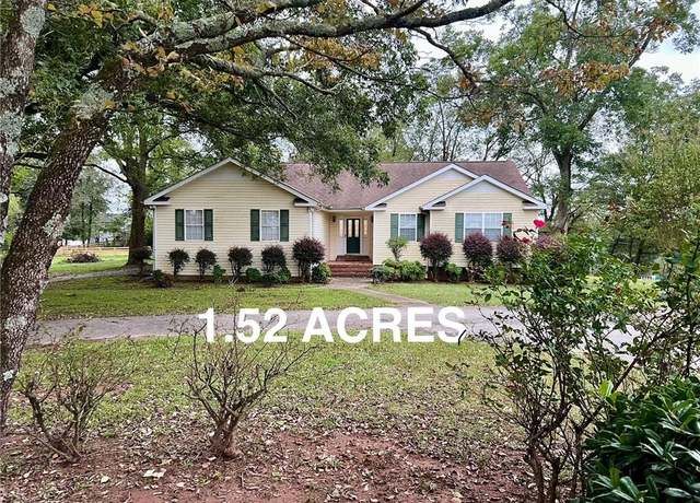 Property at 24 W Ridgeway Rd, Maysville, GA 30558, 3 beds, 2 baths