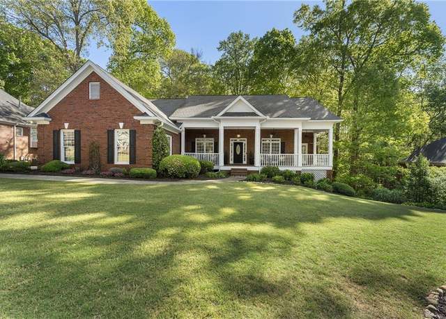 Property at 3100 Templeton Ln, Loganville, GA 30052, 4 beds, 3 baths