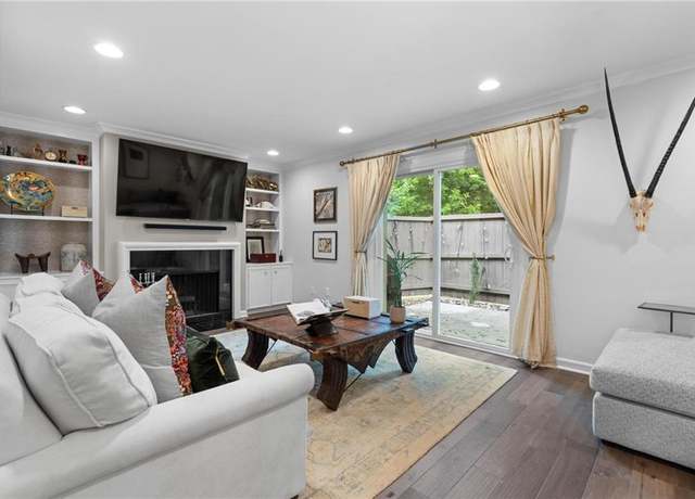 Property at 33 Ivy Trl NE, Atlanta, GA 30342, 2 beds, 2.5 baths