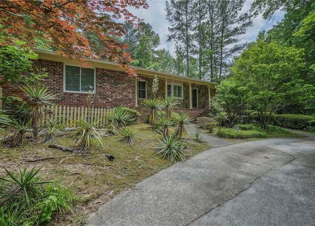 Property at 648 Cativo Dr SW, Atlanta, GA 30311, 7 beds, 3 baths