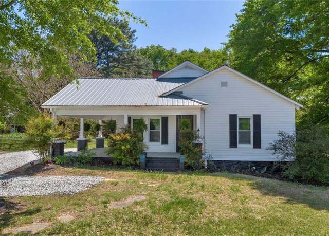 Property at 1097 Mize Rd, Toccoa, GA 30577, 3 beds, 2 baths