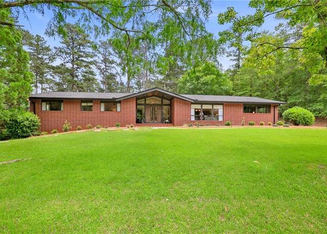 Property at 334 Luther Bailey Dr, Senoia, GA 30276, 7 beds, 4 baths