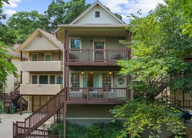 Property at 1071 Davis Cir NW Unit R, Atlanta, GA 30318, 3 beds, 2.5 baths