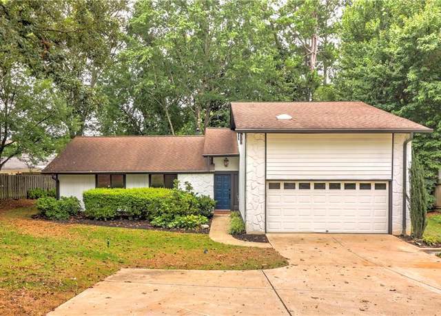 Property at 1217 Fairfield Dr, Marietta, GA 30068, 3 beds, 3 baths