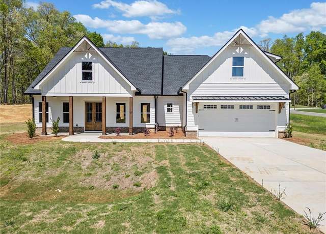 Property at 133 Cliffs Dr, Dalton, GA 30721, 4 beds, 3 baths