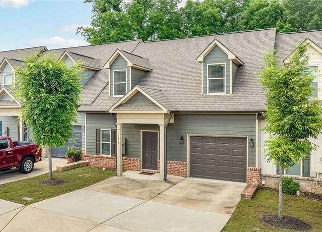Property at 3875 Valley View Ct, Gainesville, GA 30501, 3 beds, 2.5 baths