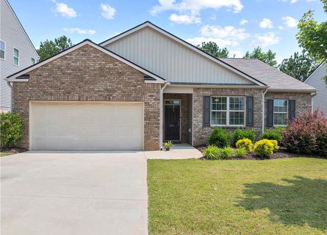 Property at 3271 Heatherwood Dr, Gainesville, GA 30507, 4 beds, 2 baths