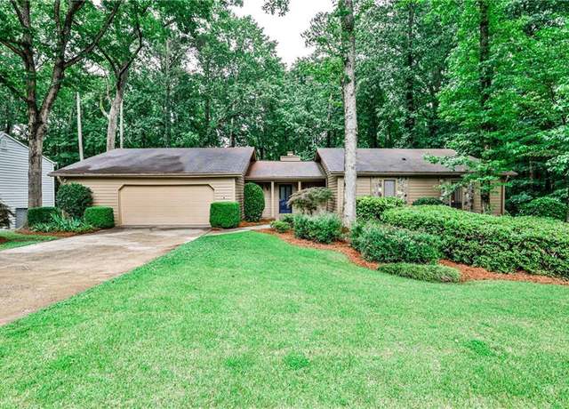 Property at 2528 Chimney Springs Dr, Marietta, GA 30062, 3 beds, 2 baths