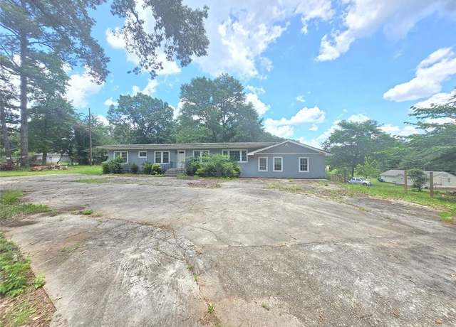 Property at 4945 Campbellton Rd SW, Atlanta, GA 30331, 3 beds, 2 baths