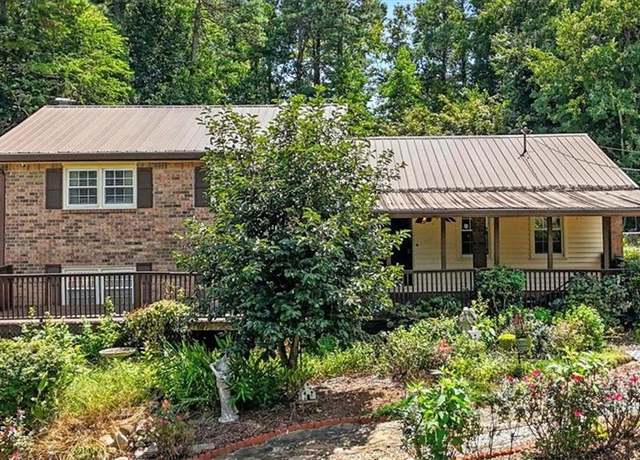 Property at 5725 Macedin Dr, Douglasville, GA 30135, 3 beds, 2 baths