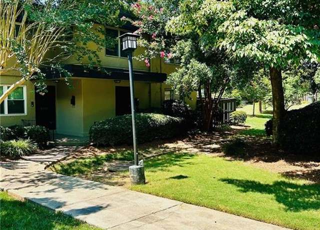 Property at 307 Lakemoore Dr NE Unit D, Atlanta, GA 30342, 3 beds, 2.5 baths