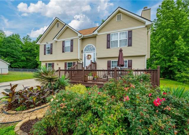Property at 3425 One Horse Ln, Gainesville, GA 30507, 4 beds, 3 baths