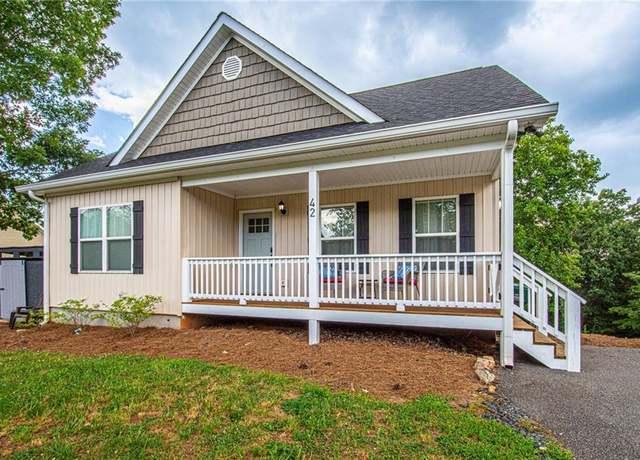 Property at 42 Camp Dr, Dahlonega, GA 30533, 3 beds, 2.5 baths