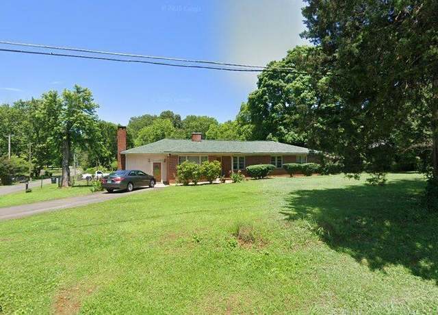 Property at 300 E Belmont Dr, Calhoun, GA 30701, 3 beds, 2 baths