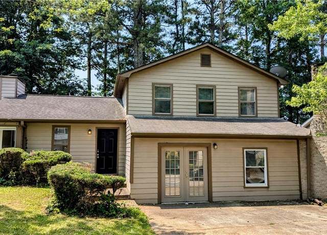 Property at 2015 Corners Cir, Lithonia, GA 30058, 3 beds, 2 baths