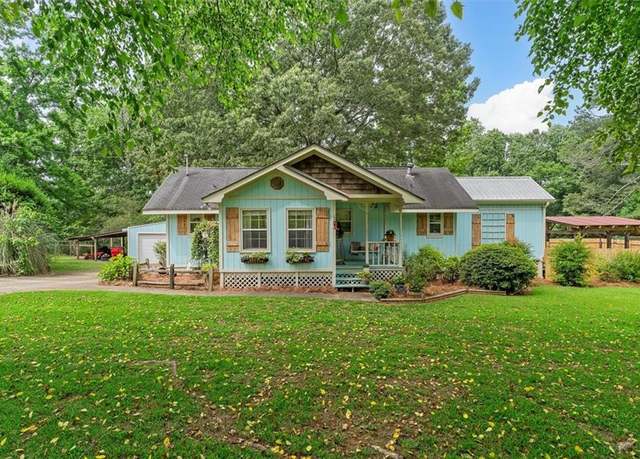 Property at 8669 Davis St, Braselton, GA 30517, 2 beds, 2 baths