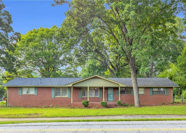Property at 1189 E Fayetteville Rd, Riverdale, GA 30296, 4 beds, 2 baths