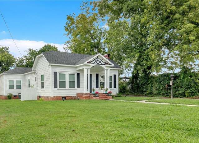 Property at 8 S Hughes St SW, Rome, GA 30165, 3 beds, 2 baths