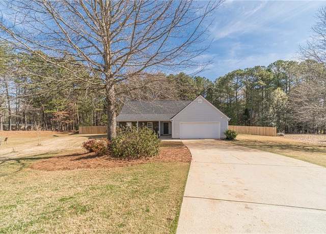 Property at 704 Stonecrest Ln, Loganville, GA 30052, 3 beds, 2 baths