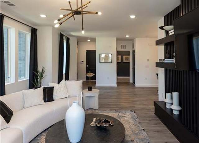 Property at 392 Pratt Dr SE #2012, Atlanta, GA 30315, 2 beds, 2 baths