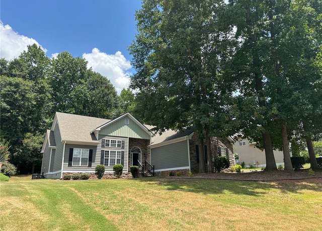 Property at 68 Glencrest Dr, Commerce, GA 30529, 3 beds, 2 baths