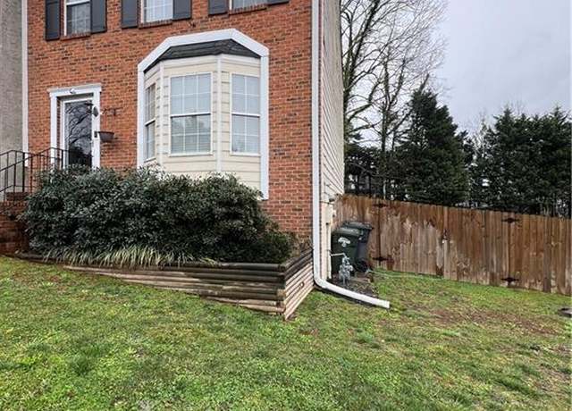 Property at 1672 Cedar Bluff Way, Marietta, GA 30062, 2 beds, 2.5 baths