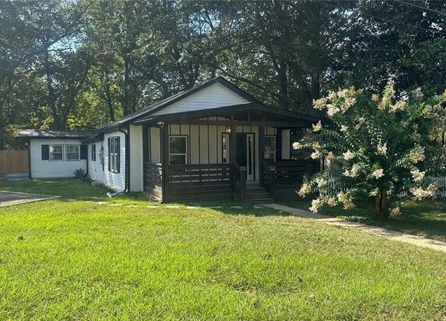Property at 102 Oak St, Summerville, GA 30747, 3 beds, 2 baths