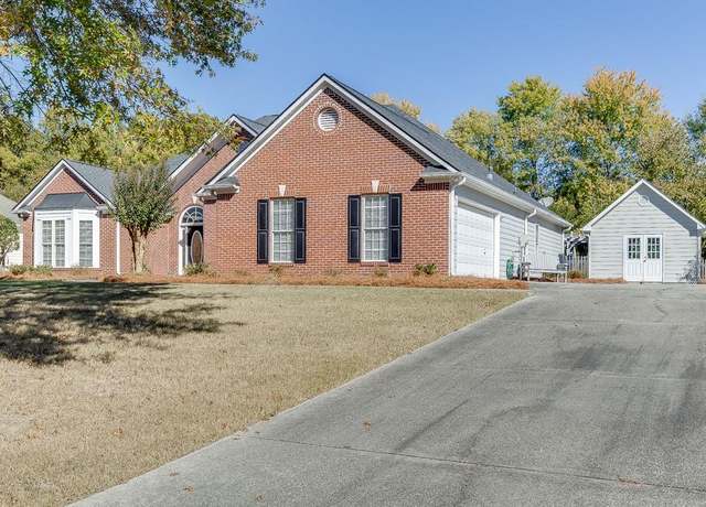 Property at 905 Cruce Lake Dr, Hoschton, GA 30548, 3 beds, 2.5 baths