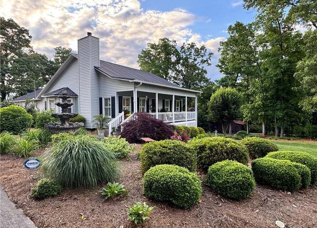Property at 270 Owens Cir NE, Calhoun, GA 30701, 3 beds, 2 baths