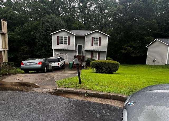 Property at 5568 Bradley Cir, Lithonia, GA 30038, 3 beds, 2 baths