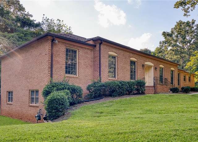 Property at 3088 Valleydale Dr SW, Atlanta, GA 30311, 4 beds, 3.5 baths